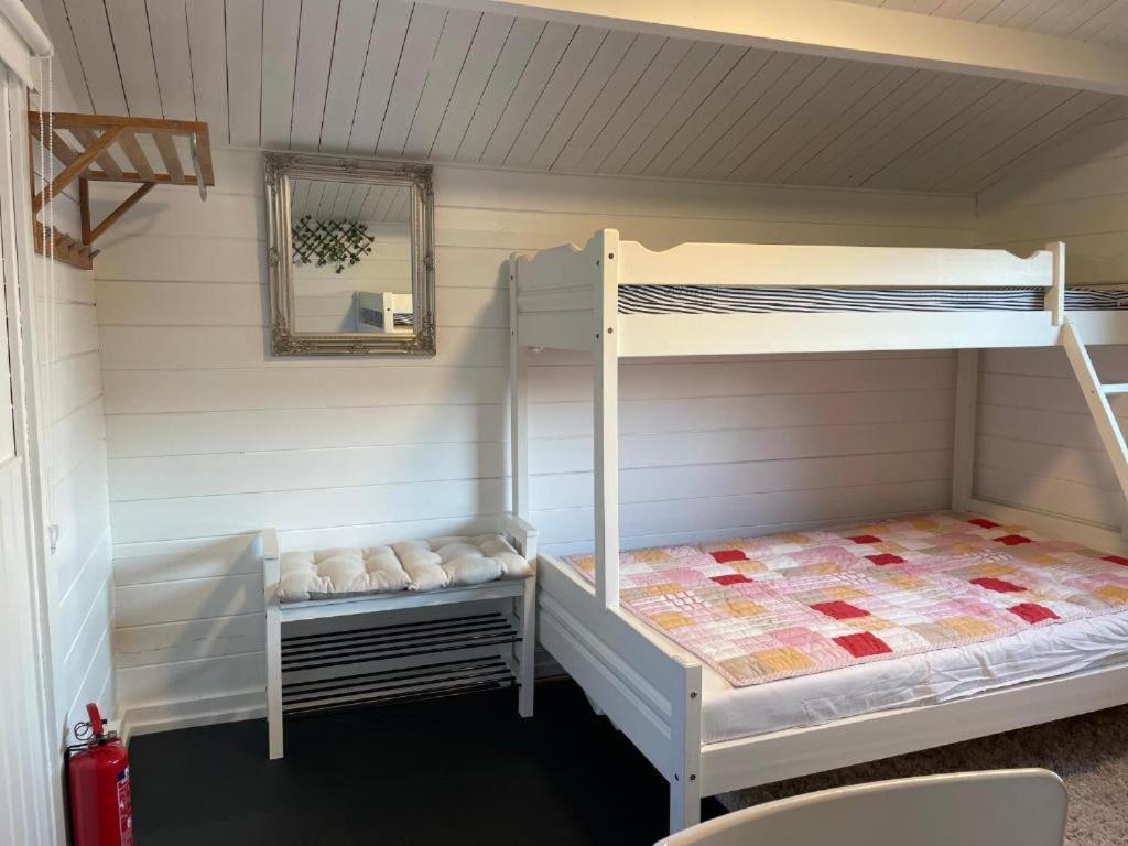Nice Apartment With1 Bedroom Separate Living Room With A Sofa Bed And A Tiny Kitchen A Bathroom Located In Nordstrand Near By The Sea For 3 Guests With A Garden And Grill 5 Extra Guests With Extra Cost In The Cabin With Sea View Just Outside The Apar Oslo Extérieur photo